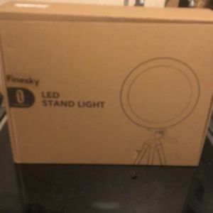 Ring light with tripod stand